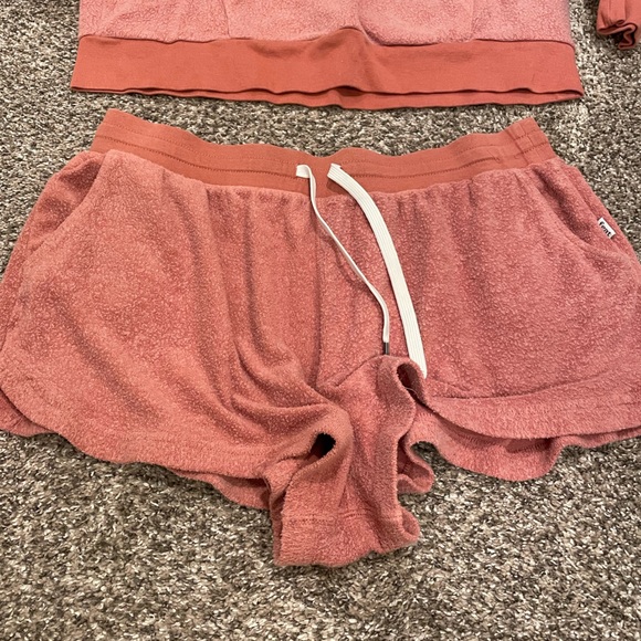 Feat Rust Colored Blanket Blend Hoodie & Shorts Set Size XL - Picture 2 of 14